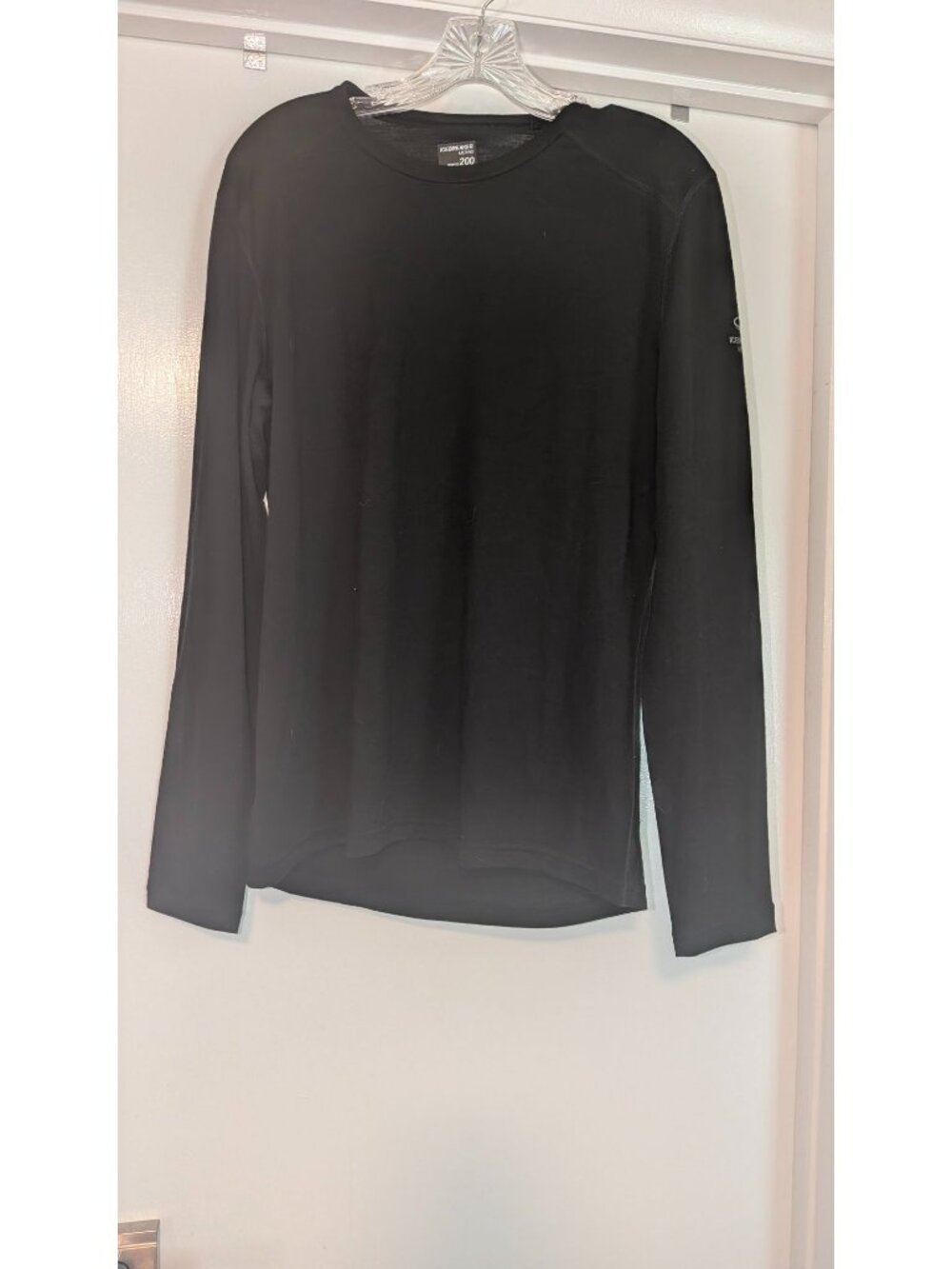 IceBreaker Shirt Size Medium Merino Bodyfit 200 black long sleeve